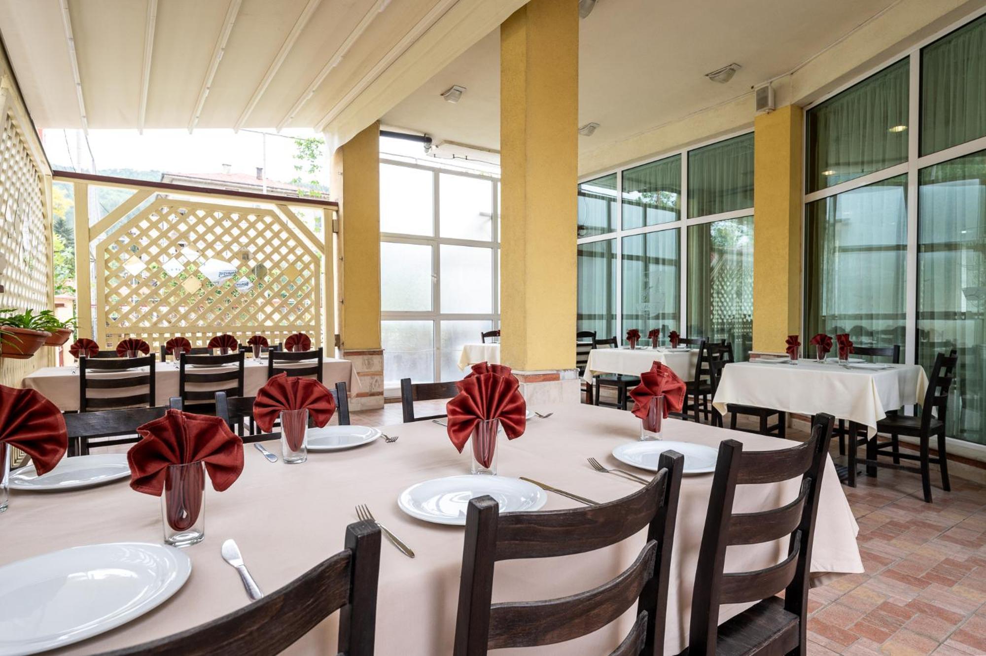 Spa Hotel Holiday Velingrad Buitenkant foto